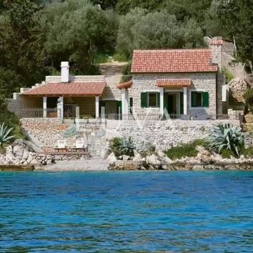 Hvar, Stari Grad, kamena kuća uz more na prodaju