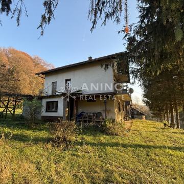 Imanje s 24.670 m² zemljišta u Maloj Erpenji – mirna udolina nedaleko