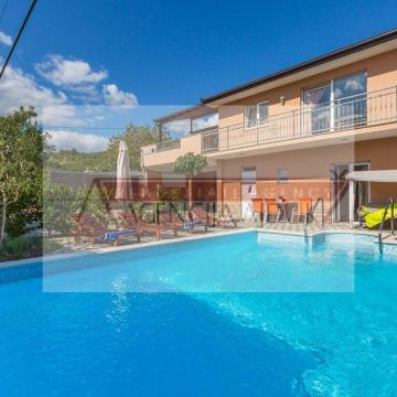 Imotski Proložac Donji vila s bazenom 286 m2 - novo u ponudi