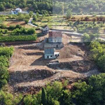 Imotski Vinjani Donji tri legalizirana objekta sa zemljištem