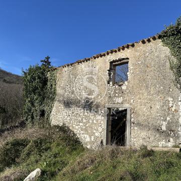 INVESTICIJSKA PRILIKA: KAMENA KUĆA BLIZU MORA