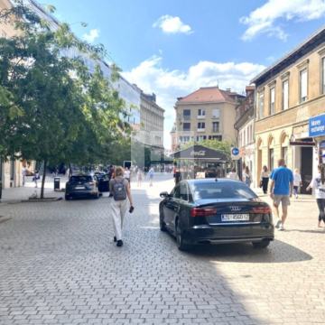 ZA INVESTITORE, 2 zgrade za renoviranje, Zagreb - strogi centar,