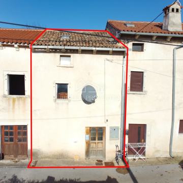 Istarska kuća u nizu na 3 etaže u okolici grada Poreča za adaptaciju