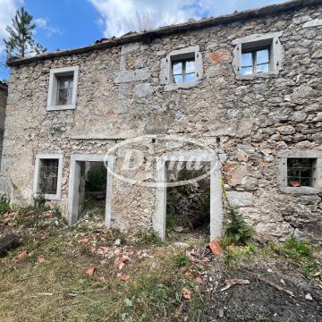 Istra, Ćićarija, dvije kamene kuće