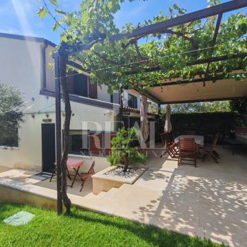 Premantura kuća 253m2, pogled na more!
