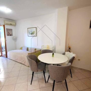 Istra, Labin, Rabac, lijepi stan + spremište/taverna