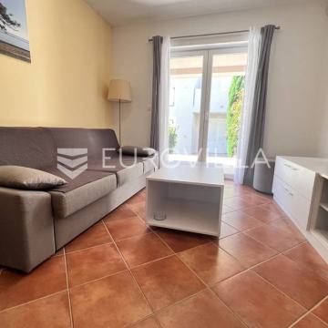 Istra, Medulin - namješteni prizemni trosobni apartman, NKP 70.40 m2,