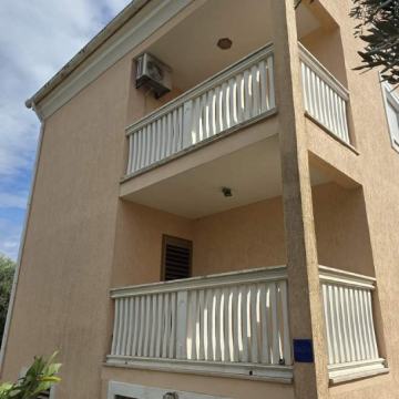 Istra, Medullin lijepa velika samostojeća kuća 370 m2  stambenog prost