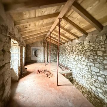 Istra okolica Huma izuzetno šarmantna starina!