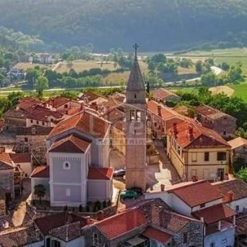 ISTRA okolica Pazina, kuća u staroj jezgri!