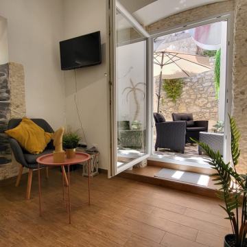 ISTRA, PULA, CENTAR, STAN - GARSONIJERA ZA DUGOROČNI NAJAM, TERASA, #N