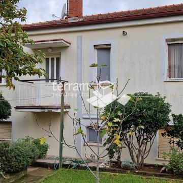 Istra, Pula, Kaštanjer, kuća 170m2 sa dva stana, okućnica 359m2  #prod