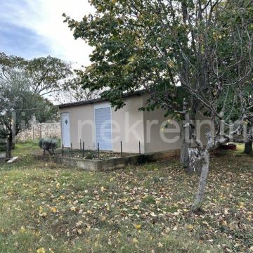 ISTRA, PULA - prodaja dva objekta na okućnici od 1079m2!