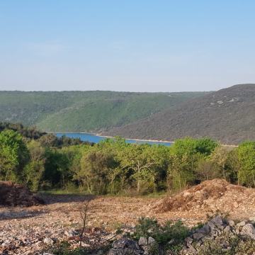 Istra, Trget, građevinsko zemljište 712 m2, pogled na more!!