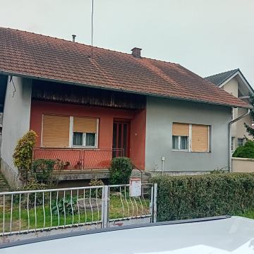 IVANIĆ GRAD U PRODAJI KUĆA PRIZEMNICA SA GOSPODARSKIM ZGRADAMA