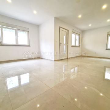 IZVANREDNA PRILIKA - IZVANREDAN STAN - UPRAVO SNIŽENO!!!