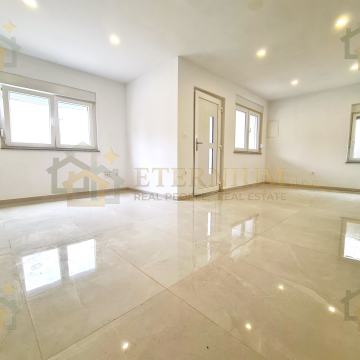 SNIŽENO | 82 m² NOVOGRADNJE | PRILIKA | 300 m OD MORA
