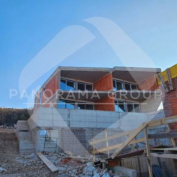 Jadranovo, Dvojna kuća s privatnim bazenom