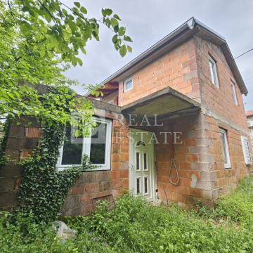 JADRANOVO - kuća na mirnoj lokaciji