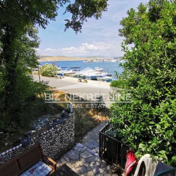 JADRANOVO - kuća - prvi red do mora