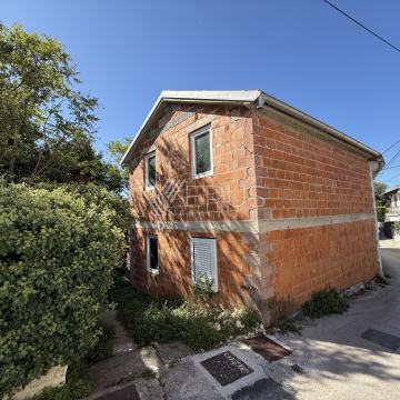 JADRANOVO-  roh-bau kuća s okućnicom!!!