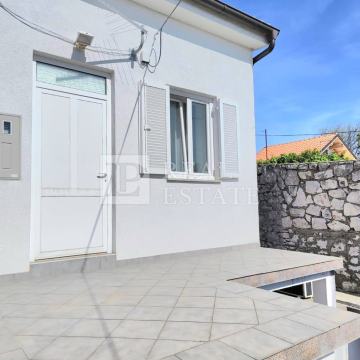 JADRANOVO - šarmantna kuća u blizini plaže