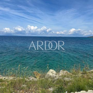 Jakišnica, građevinsko zemljište 50m od mora
