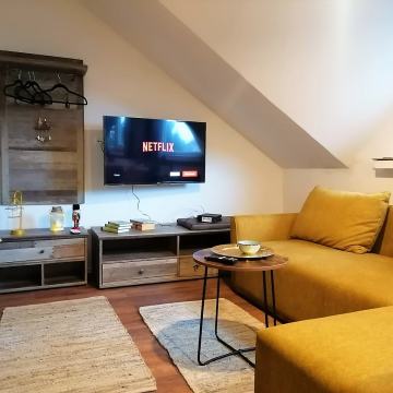 JARUN, KOD ULAZA NA JEZERO, NAJAM GARSONJ. 25 M2 NOVO ADAPTIRANA