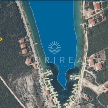 Jedinstvena prilika, otok Ist