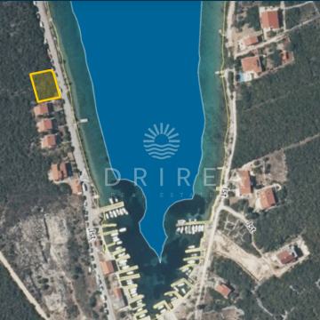 Jedinstvena prilika, otok Ist