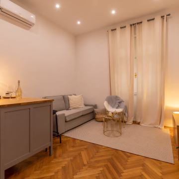 Jednosoban stan, centar grada - NAJAM**