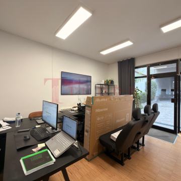 Kačićeva ul. - Poslovni prostor za ured 56m2 (nenamješten)
