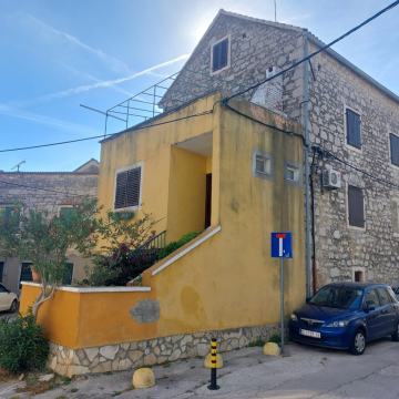 Vodice-centar, kamena kuća 155m²+terasa 18m²(s pogled) + parking