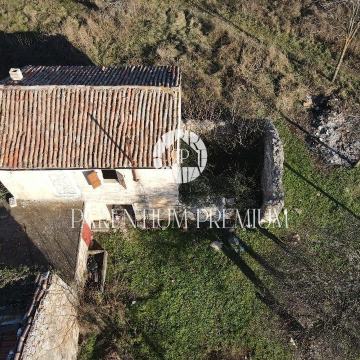 Kamena kuća za adaptaciju