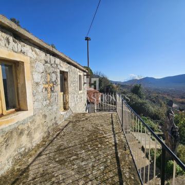 Kamena kuća za kompletnu renovaciju na poluotoku Pelješcu