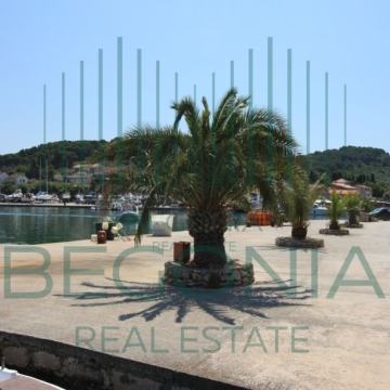 Kamena kuća u nizu, 50 m od mora. VELI IŽ, ZADAR