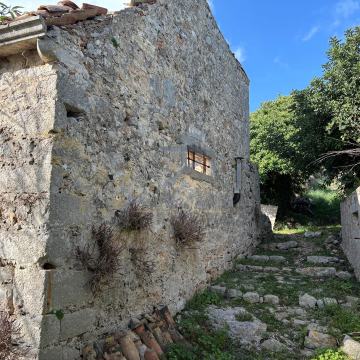 Kamena kuća s okućnicom - otok Vis, 79 m2