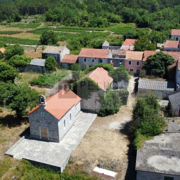 Kamena kuća s parkingom i okućnicom(Pelješac)