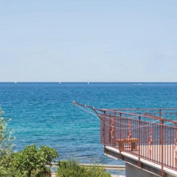 KAMENA KUĆA S POGLEDOM NA MORE I 50 M OD PLAŽE!UMAG