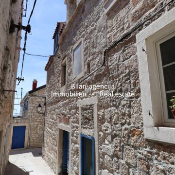 Kamena kuća, 35m od mora, otok Prvić, Vodice, 190000€