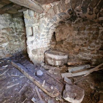 Kamena kuća za renovaciju, pogled na more!