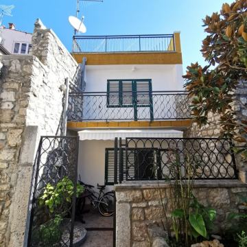 Kamena kuća u starom dijelu, 141.23m2, Tribunj