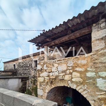 KAMENA KUĆA S VELIKIM POTENCIJALOM