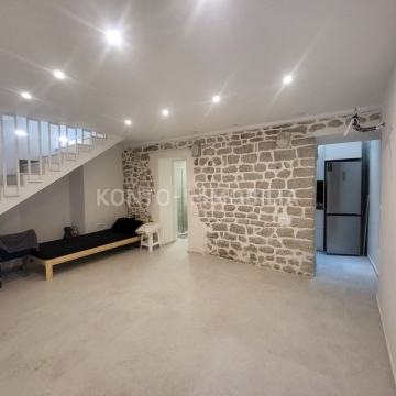 POTPUNO RENOVIRANA KAMENA KUĆA, STARI GRAD, 115 m2, SNIŽENA CIJENA!