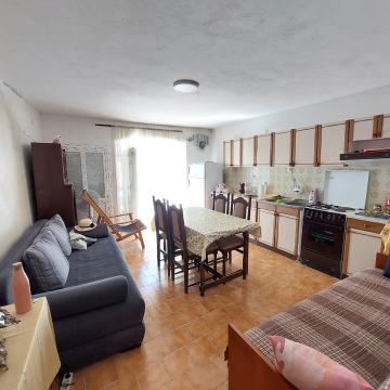 Kamena stara kuća 150 m2 CENTAR KARLOBAGA