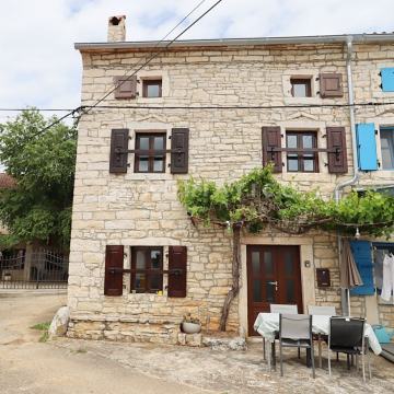 Kanfanar, okolica, lijepo renovirana istarska kamena kuća