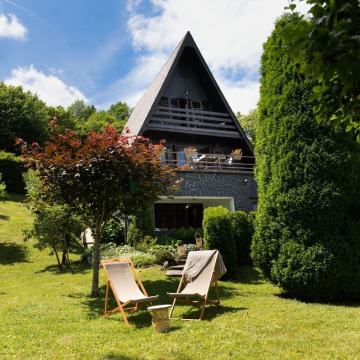 Karlovac, Švicarska kuća 200m2 uz rijeku Dobru (prodaja