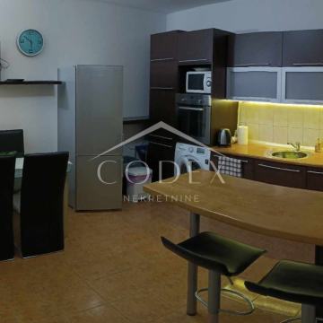 Karlovac - prodaja kuće sa 3 stana i prekrasnom okućnicom