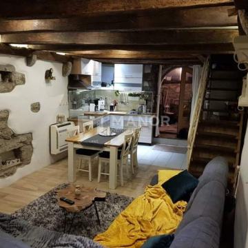 KASTAV - Adaptirana kuća s dva stana, 160 m2