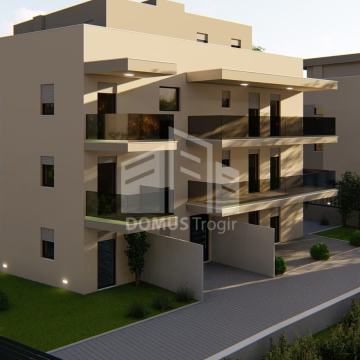 KAŠTEL NOVI*** Dvosoban stan na prvom katu s dva velika balkona, 96m2
